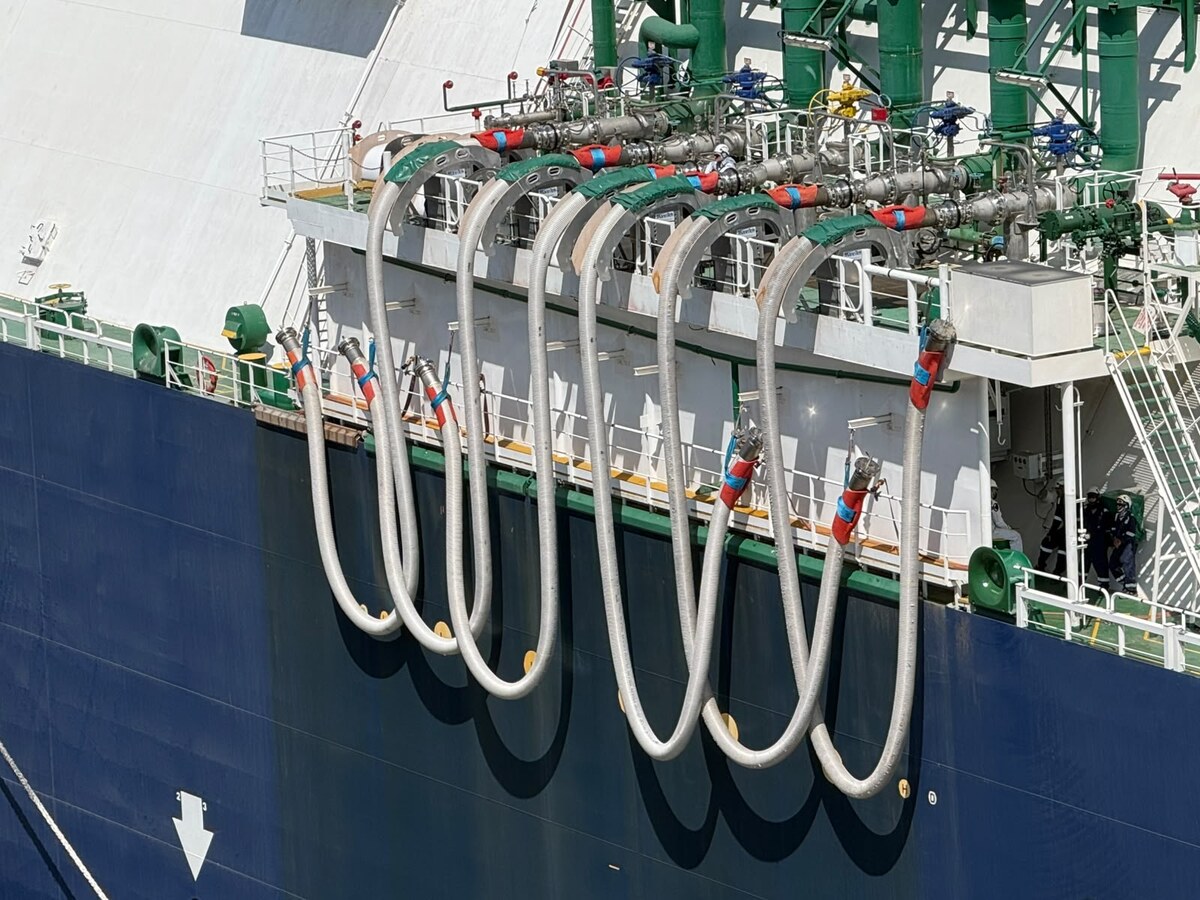 LNG carrier alongside the FSRU Energos Celsius at Barcarena, Brasil